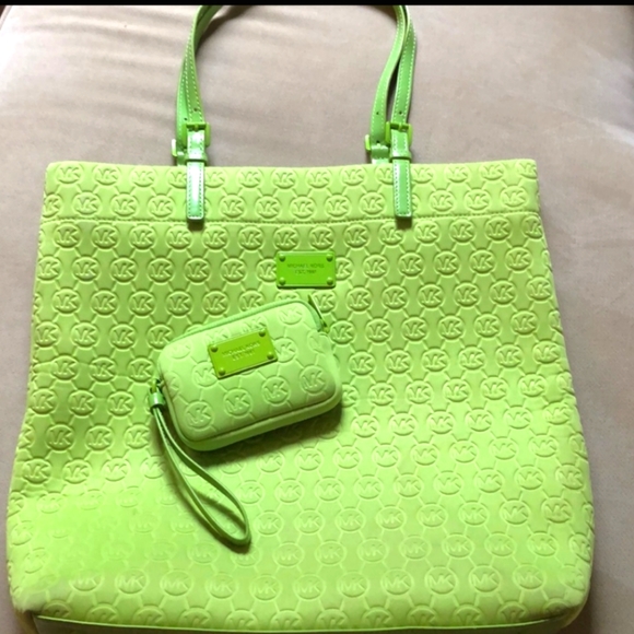 MICHAEL Michael Kors Handbags - ☘️Michael Kors Neoprene Tote & Wallet